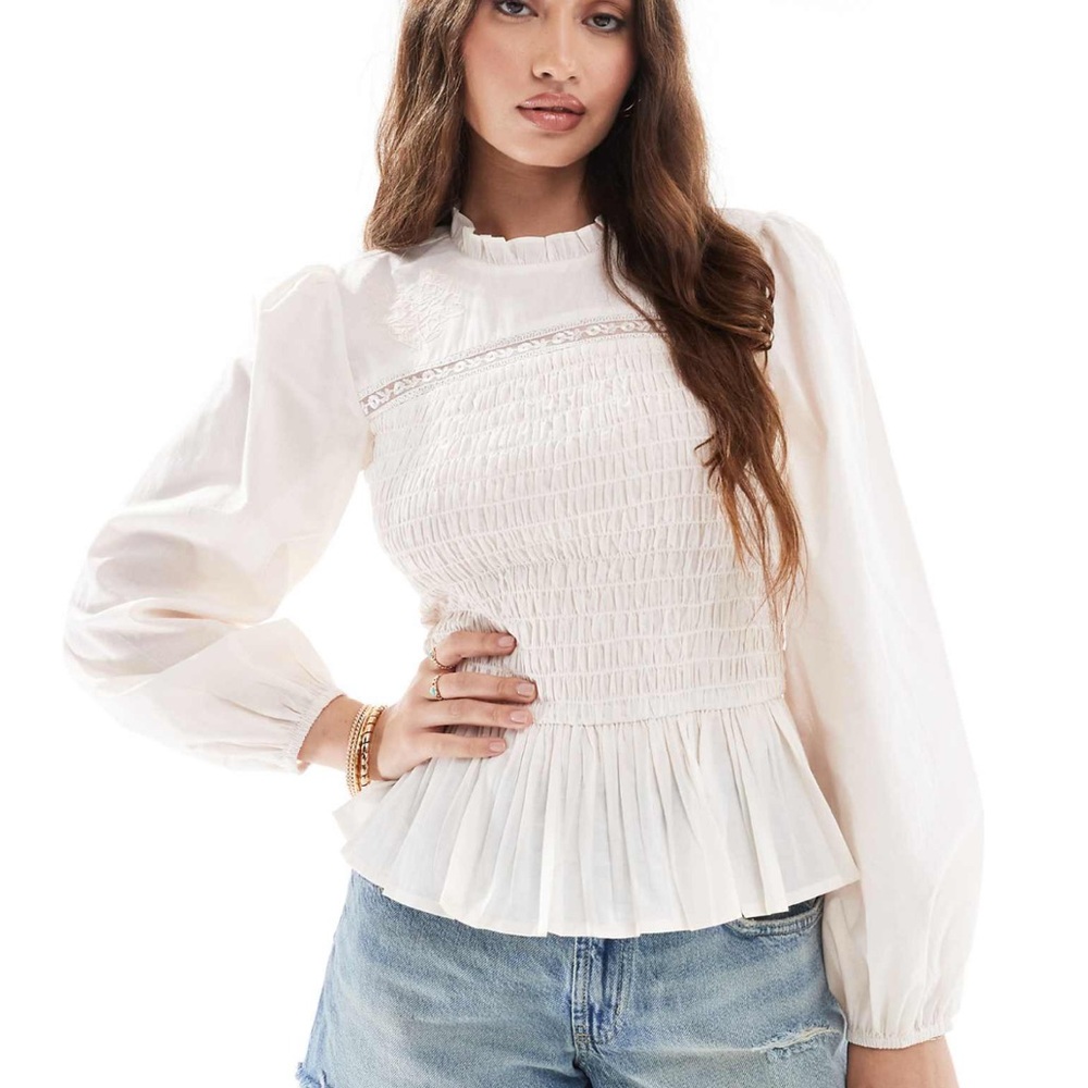 NWT ASOS White Long Sleeve Shirred Lace Blouse - Size 4
